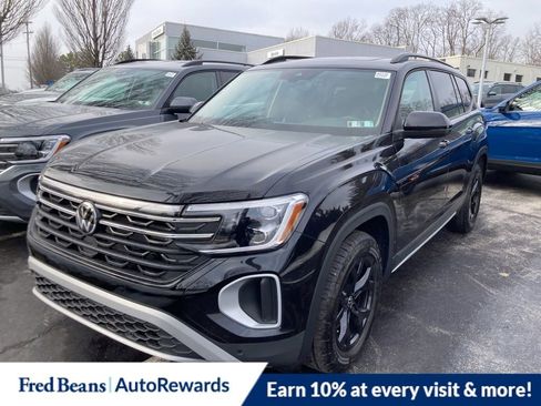 New 2026 Volkswagen Atlas Peak Edition image 3