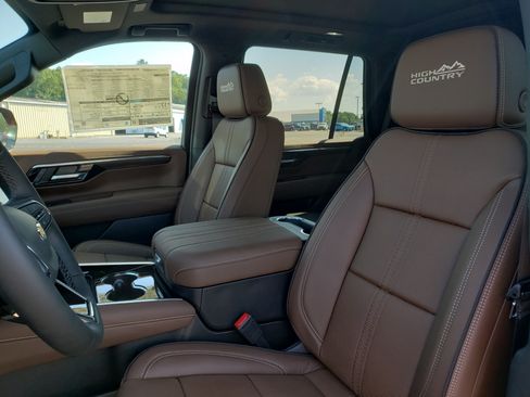 New 2026 Chevrolet Tahoe High Country w/ Sun And Tow Package RWD image 28