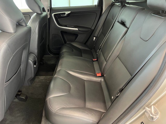 Used 2016 Volvo XC60 T6 w/ Proximity Package AWD/4WD image 32