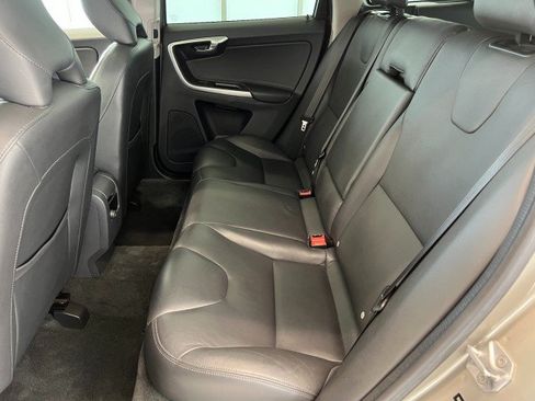 Used 2016 Volvo XC60 T6 w/ Proximity Package AWD/4WD image 32