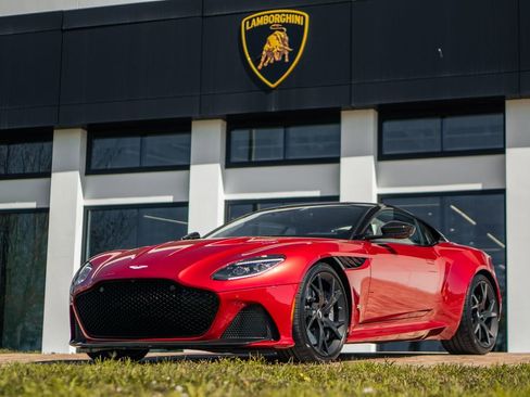 Used 2019 Aston Martin DBS Superleggera RWD image 1