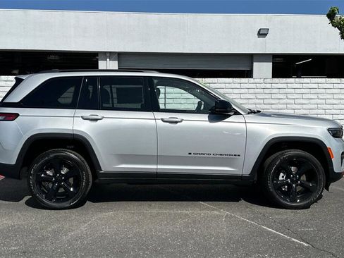 New 2025 Jeep Grand Cherokee Altitude image 3