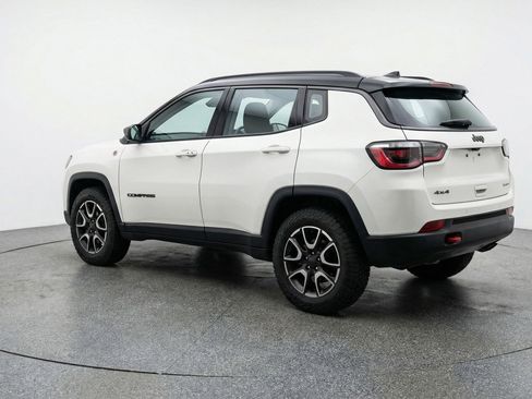 Used 2025 Jeep Compass Trailhawk AWD/4WD image 6