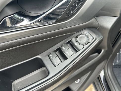 Used 2023 Chevrolet Traverse LT image 15