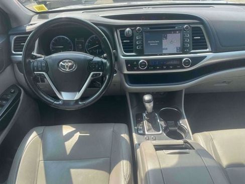 Used 2017 Toyota Highlander XLE AWD/4WD image 16