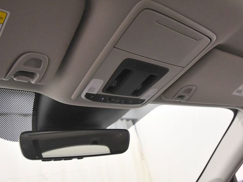 Used 2025 Honda Pilot Touring image 28