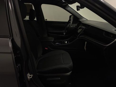 Used 2024 Jeep Grand Cherokee Laredo X w/ Trailer Tow Package image 24