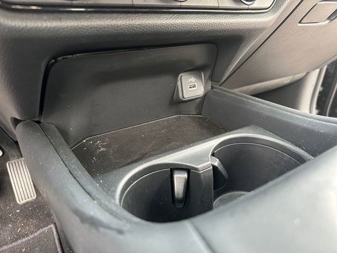 Certified 2025 Honda HR-V LX image 19