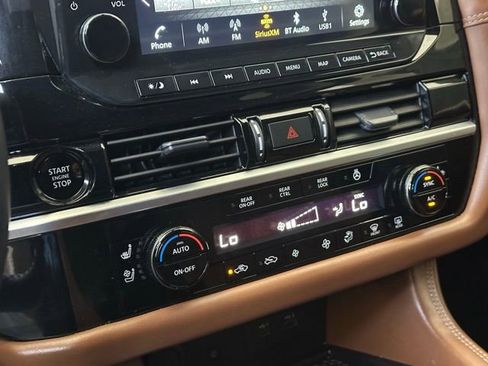 Used 2025 Nissan Pathfinder Platinum AWD/4WD image 28