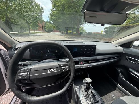 Used 2025 Kia K4 FWD image 30