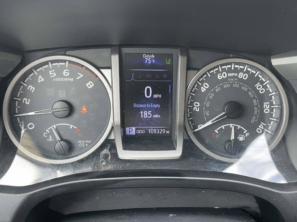 Used 2018 Toyota Tacoma SR5 RWD image 21