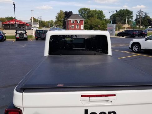 Used 2021 Jeep Gladiator Overland AWD/4WD image 8