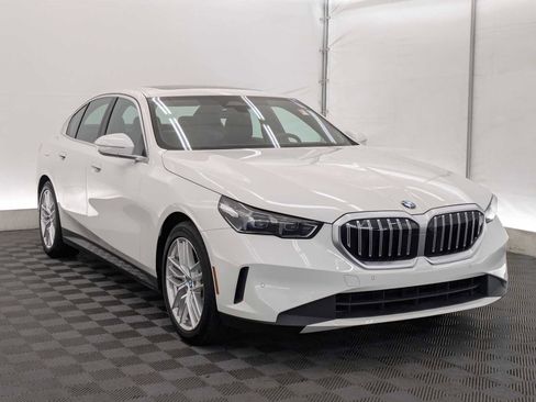 Used 2025 BMW 530i xDrive w/ Premium Package image 8