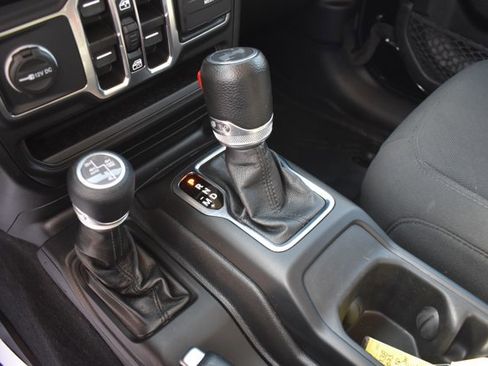 Used 2023 Jeep Wrangler Unlimited AWD/4WD image 26
