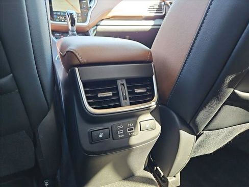 Used 2025 Subaru Outback Touring XT AWD/4WD image 18