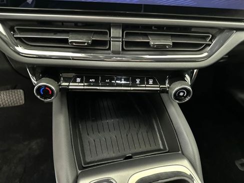 Used 2024 Chevrolet Equinox EV RS image 23