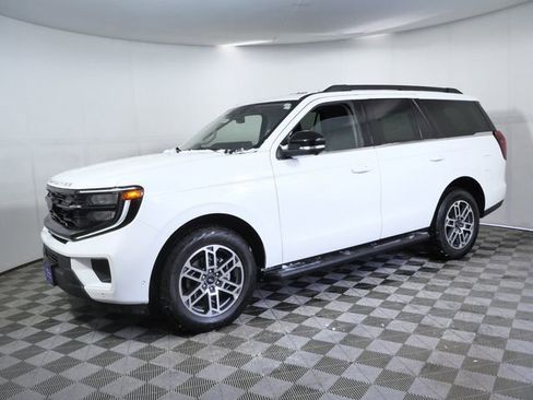 Certified 2025 Ford Expedition Active image 5