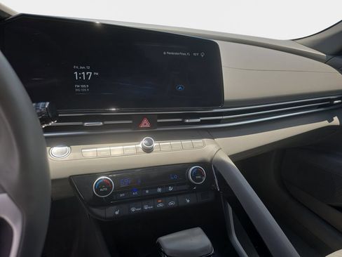 Used 2025 Hyundai Elantra SEL FWD image 20