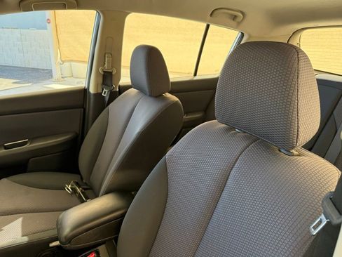 Used 2008 Nissan Versa Hatchback FWD image 11