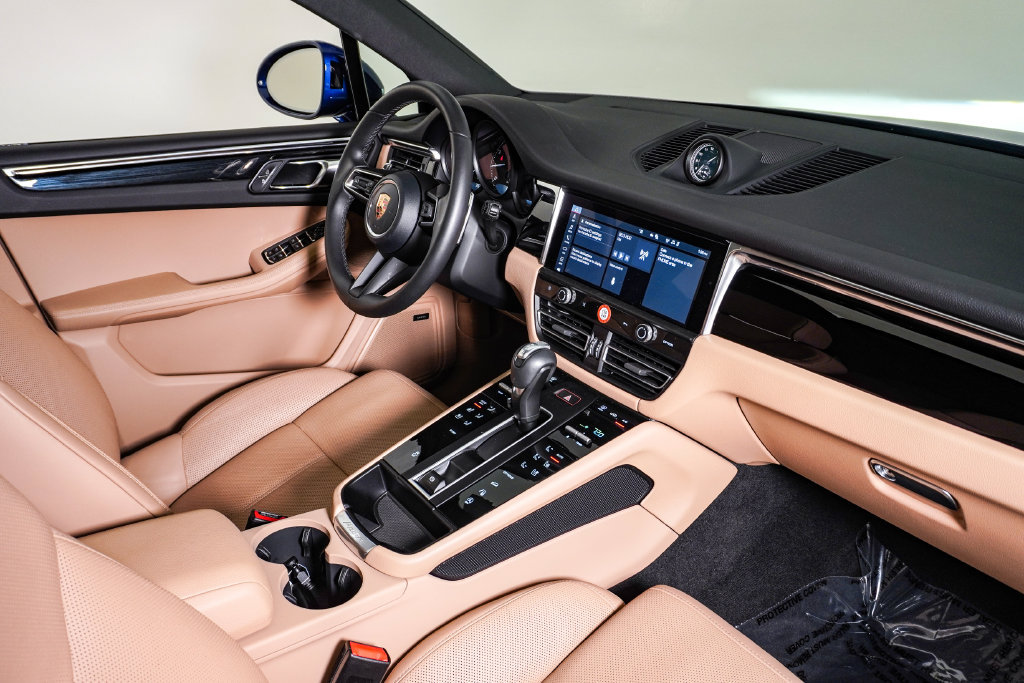 Certified 2026 Porsche Macan AWD/4WD image 14