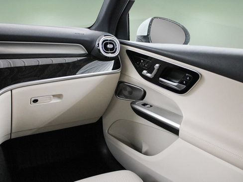 Used 2025 Mercedes-Benz GLC 300 image 20
