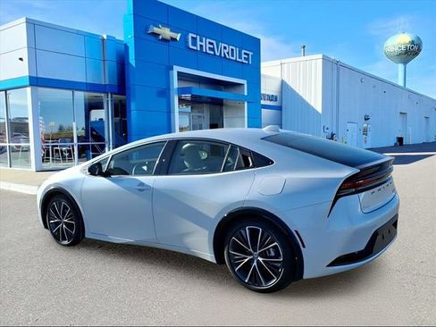 Used 2023 Toyota Prius XLE image 6