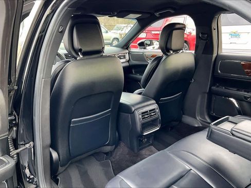 Used 2017 Lincoln Continental Premiere image 21