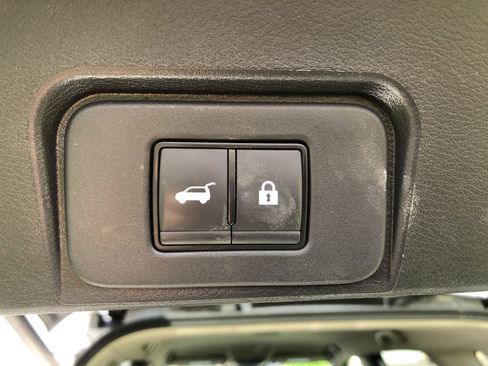 Used 2025 Nissan Rogue SV image 18