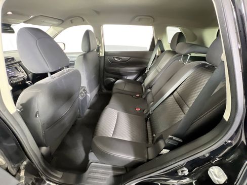 Used 2019 Nissan Rogue SV image 23