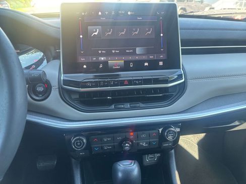 Used 2025 Jeep Compass Limited AWD/4WD image 17