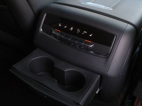 Used 2022 Cadillac Escalade ESV Luxury image 36