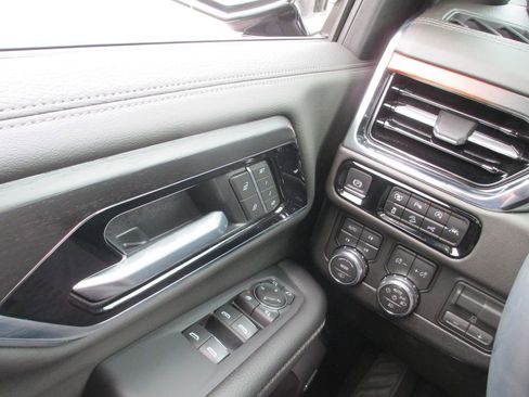 Used 2026 GMC Yukon Denali w/ Denali Reserve Package AWD/4WD image 32