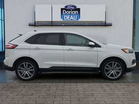 Certified 2022 Ford Edge Titanium w/ Class II Trailer Tow Package image 2