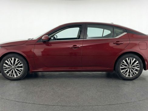 Used 2025 Nissan Altima 2.5 SV FWD image 5