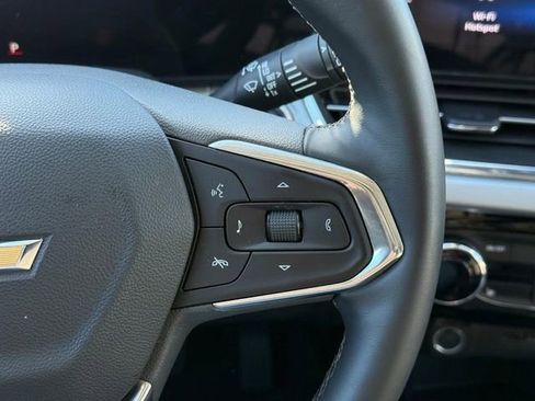 Used 2025 Chevrolet Trax LT w/ LT Convenience Package image 19