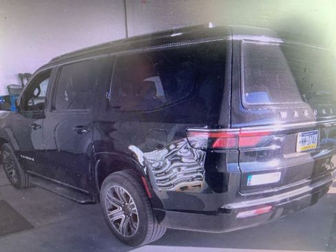 Used 2024 Jeep Wagoneer Series II image 11