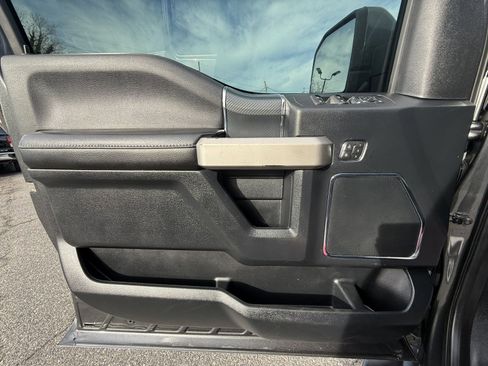 Used 2019 Ford F150 Lariat image 32