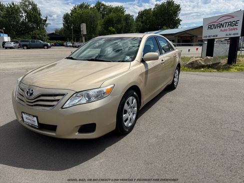 Used 2011 Toyota Camry LE FWD image 3