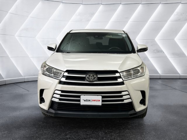 Used 2017 Toyota Highlander LE FWD image 2