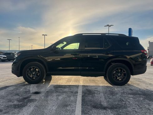 New 2025 Honda Pilot TrailSport image 9