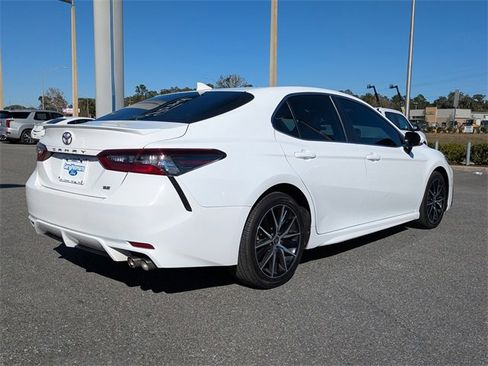 Used 2021 Toyota Camry SE image 4