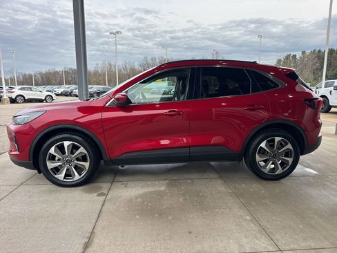 Certified 2023 Ford Escape Platinum AWD/4WD image 4