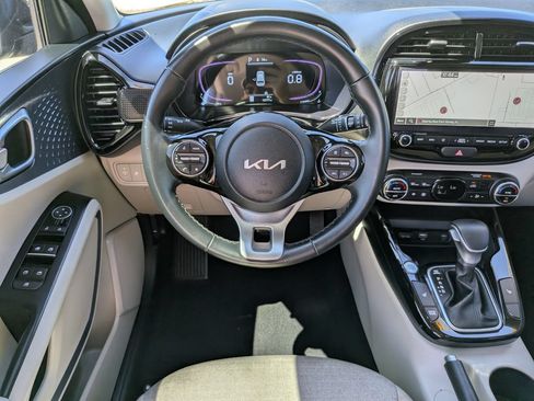Certified 2025 Kia Soul EX FWD image 16