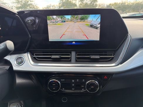 Used 2025 Chevrolet Trax LT w/ LT Convenience Package image 15