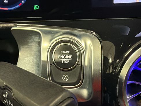 Used 2022 Mercedes-Benz GLB 250 image 14