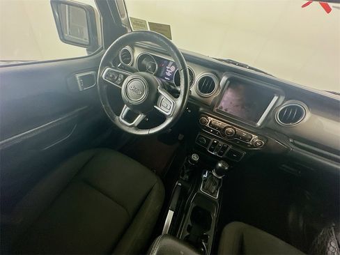 Used 2018 Jeep Wrangler Unlimited Sahara image 9