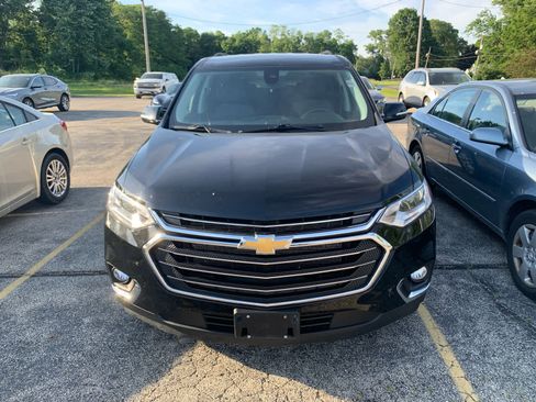 Used 2020 Chevrolet Traverse LT w/ Driver Confidence II Package AWD/4WD image 2
