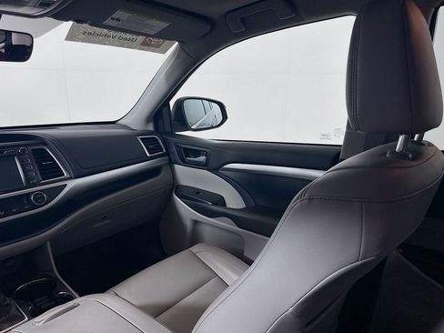 Certified 2018 Toyota Highlander XLE FWD image 24
