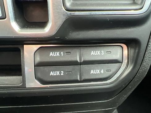 Used 2021 Jeep Wrangler Unlimited Sahara w/ Uconnect 4C Nav & Sound Group AWD/4WD image 30
