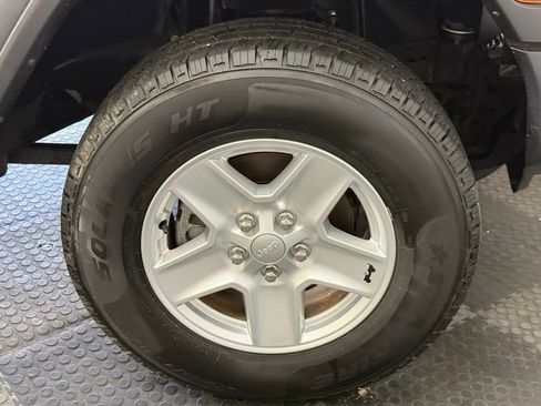 Used 2020 Jeep Gladiator Sport w/ Quick Order Package 24S image 13